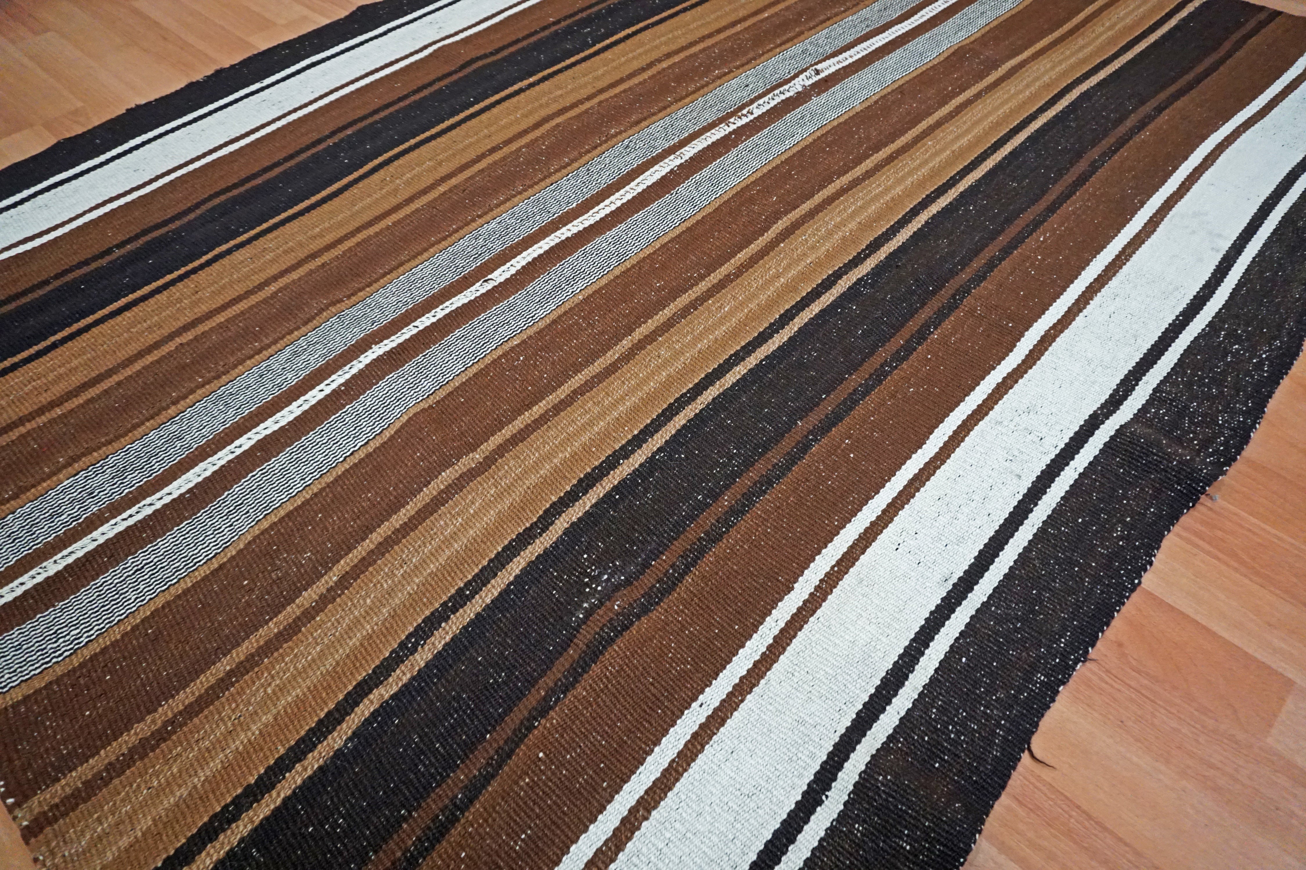 Peruvian Hand-Made Ethnic Rug - Striped | Black & Brown